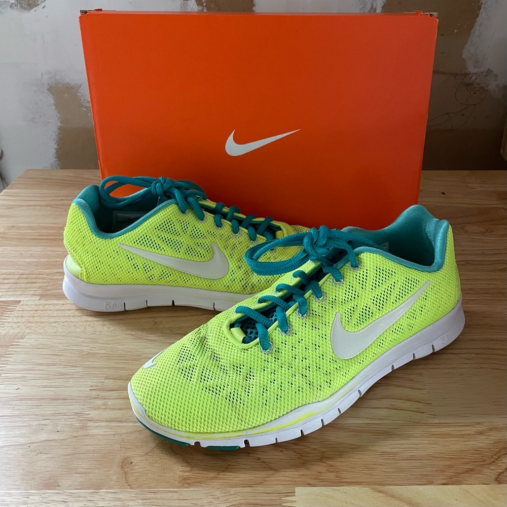 💕3/$15 Nike Free Run 5.0 Women’s Size 8